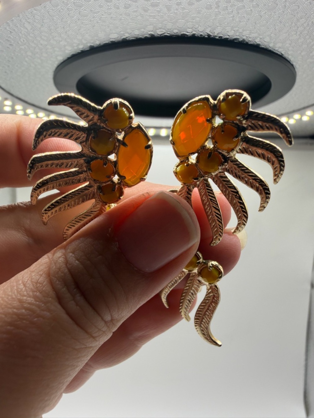 Kendra Scott Jill Gold Vintage Earrings in Yellow Onyx & Magnesite - Picture 9 of 12